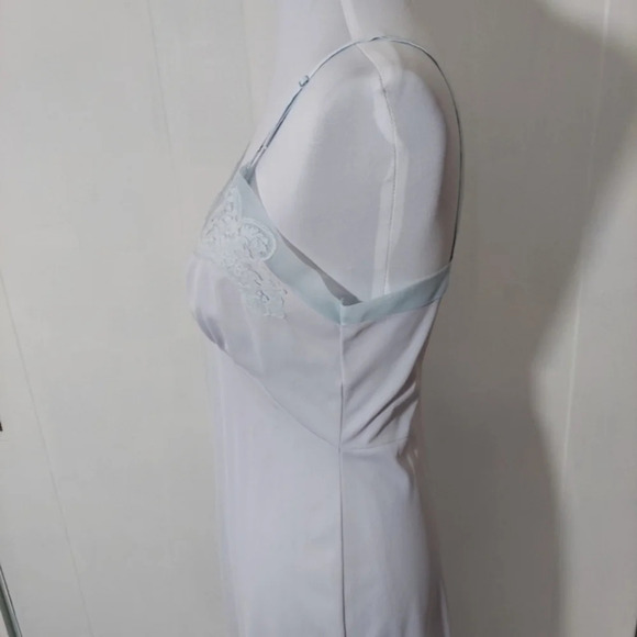 Vintage Baby Blue Kayser Tiny Pleats and Lace Full Slip with Adjustable Shoulder - Picture 7 of 16